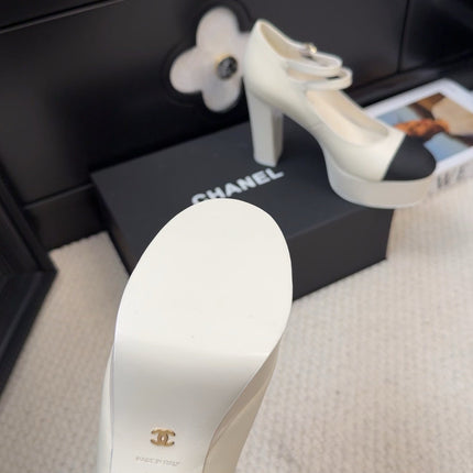 FLATFORM SANDAL IN PALE YELLOW CALFSKIN AND BLACK FABRIC