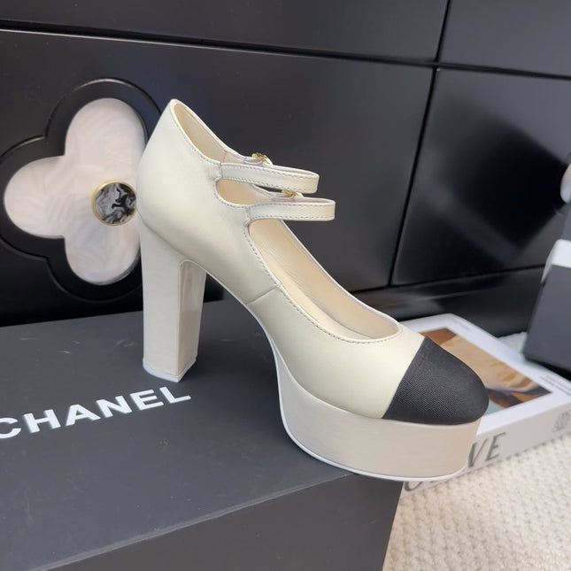 FLATFORM SANDAL IN PALE YELLOW CALFSKIN AND BLACK FABRIC