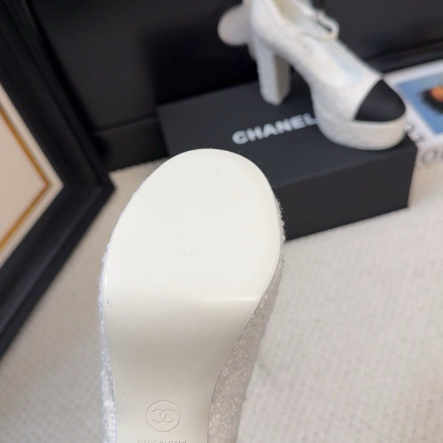 FLATFORM SANDAL IN WHITE TWEED AND BLACK FABRIC