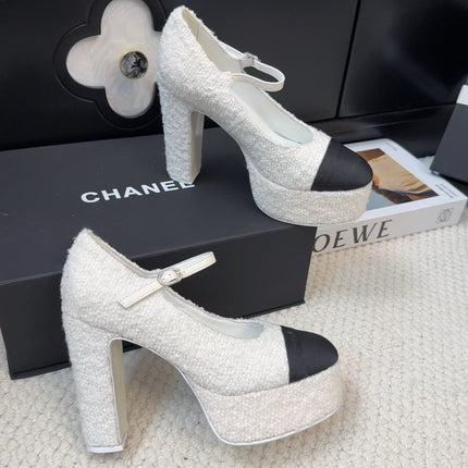 FLATFORM SANDAL IN WHITE TWEED AND BLACK FABRIC