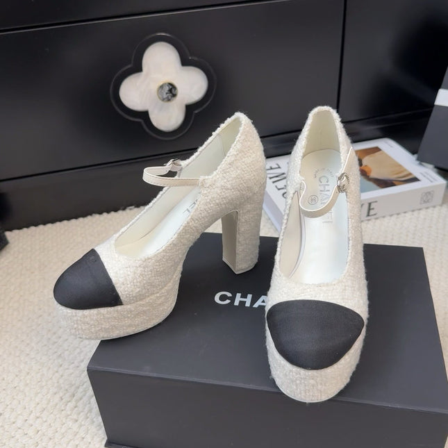 FLATFORM SANDAL IN WHITE TWEED AND BLACK FABRIC