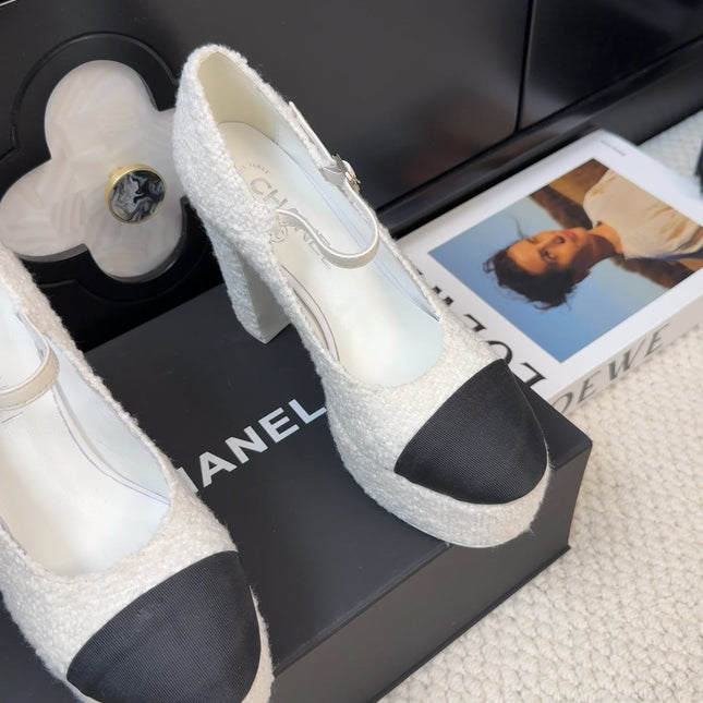 FLATFORM SANDAL IN WHITE TWEED AND BLACK FABRIC