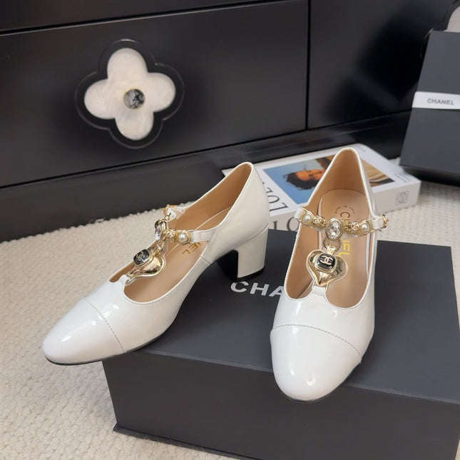 MARY JANE SHOES IN WHITE PATENT CALFSKIN 55 MM