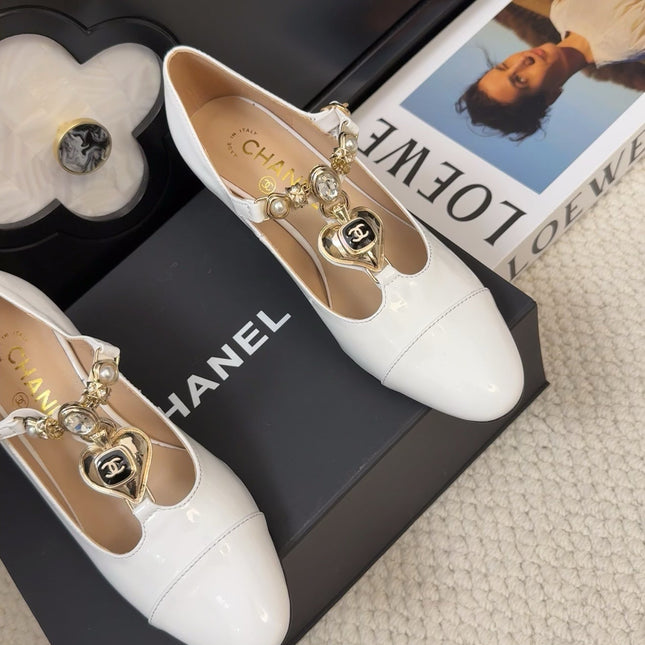 MARY JANE SHOES IN WHITE PATENT CALFSKIN 55 MM