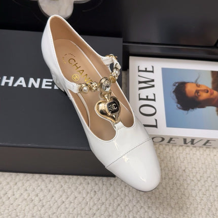 MARY JANE SHOES IN WHITE PATENT CALFSKIN 55 MM