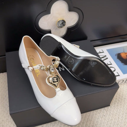 MARY JANE SHOES IN WHITE PATENT CALFSKIN 55 MM