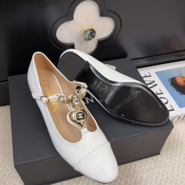MARY JANE SHOES IN WHITE PATENT CALFSKIN 55 MM