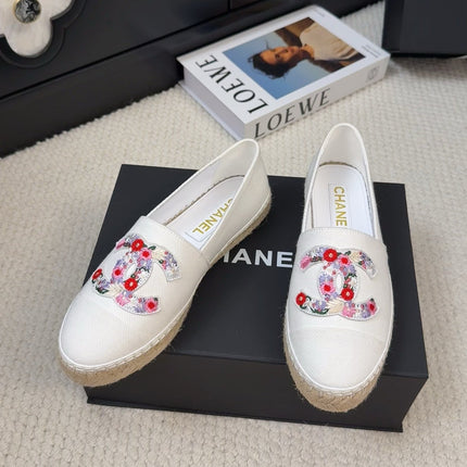 LOAFER IN WHITE CANVAS WITH COLORFUL LOGO