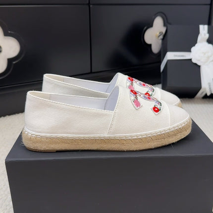 LOAFER IN WHITE CANVAS WITH COLORFUL LOGO