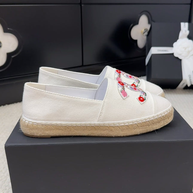LOAFER IN WHITE CANVAS WITH COLORFUL LOGO