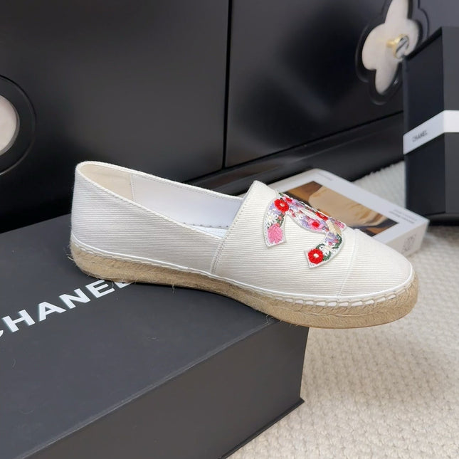 LOAFER IN WHITE CANVAS WITH COLORFUL LOGO