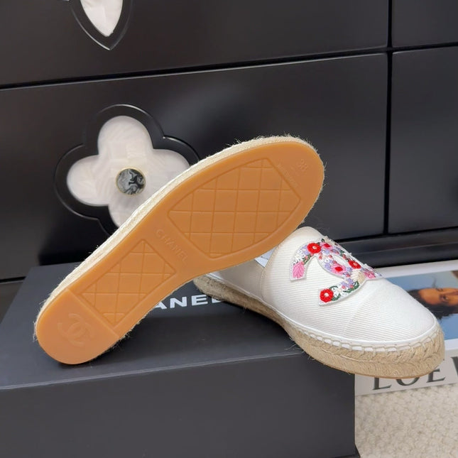 LOAFER IN WHITE CANVAS WITH COLORFUL LOGO