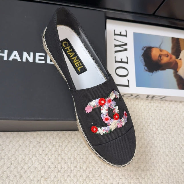 LOAFER IN BLACK CANVAS WITH COLORFUL LOGO
