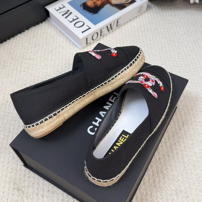 LOAFER IN BLACK CANVAS WITH COLORFUL LOGO