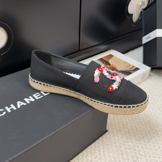 LOAFER IN BLACK CANVAS WITH COLORFUL LOGO