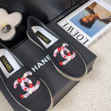 LOAFER IN BLACK CANVAS WITH COLORFUL LOGO