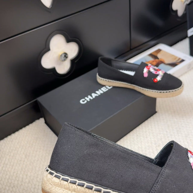 LOAFER IN BLACK CANVAS WITH COLORFUL LOGO