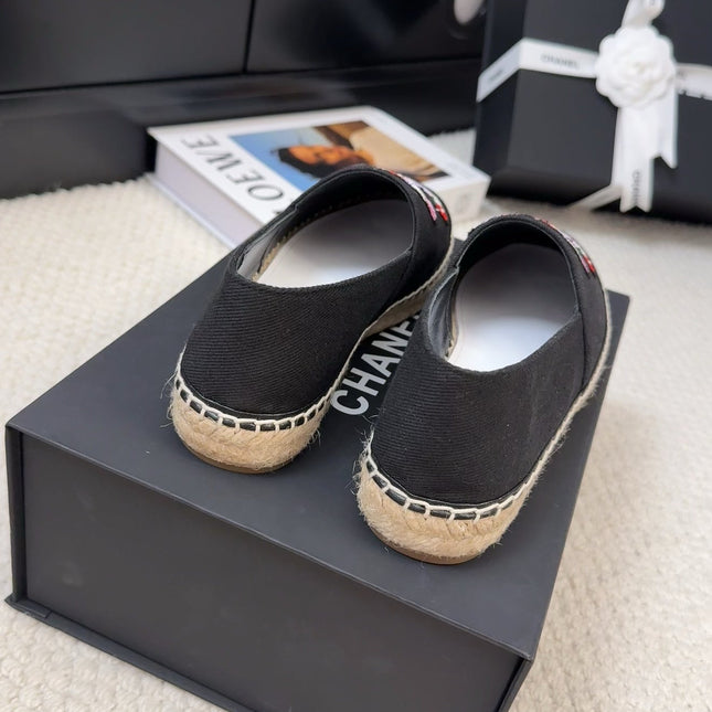 LOAFER IN BLACK CANVAS WITH COLORFUL LOGO