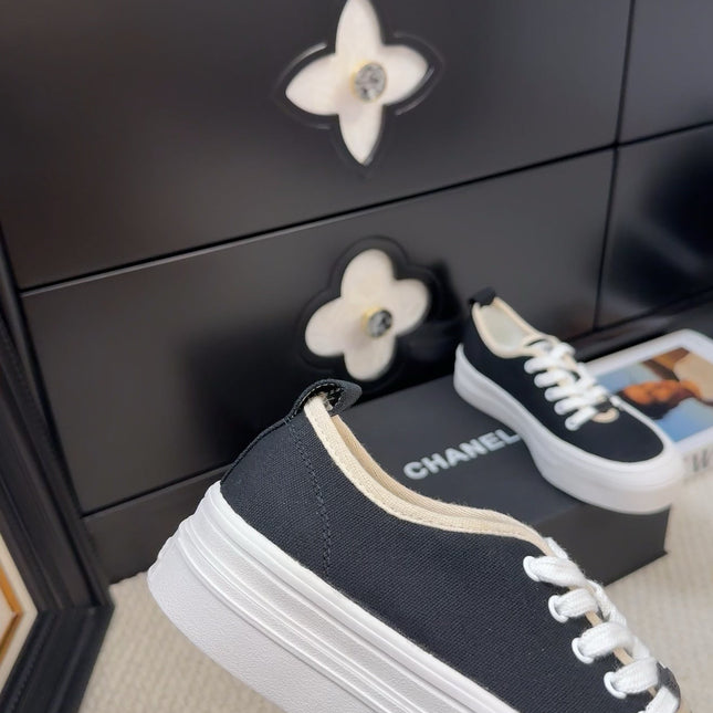 TRAINERS SHOES IN BLACK FABRIC