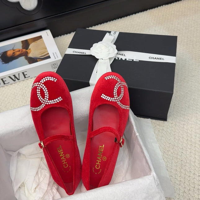 MARY JANE SHOES IN CHERRY RED VELVET WITH CRYSTALS LOGO