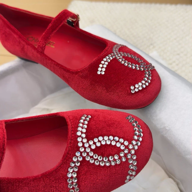 MARY JANE SHOES IN CHERRY RED VELVET WITH CRYSTALS LOGO