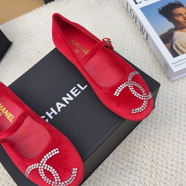 MARY JANE SHOES IN CHERRY RED VELVET WITH CRYSTALS LOGO