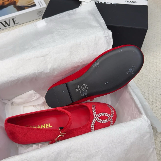 MARY JANE SHOES IN CHERRY RED VELVET WITH CRYSTALS LOGO