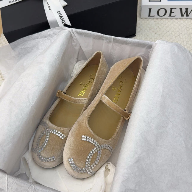 MARY JANE SHOES IN SAND BROWN VELVET WITH CRYSTALS LOGO