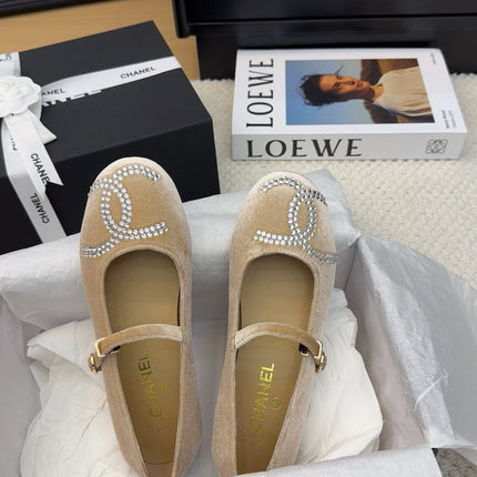 MARY JANE SHOES IN SAND BROWN VELVET WITH CRYSTALS LOGO