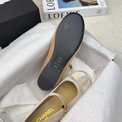 MARY JANE SHOES IN SAND BROWN VELVET WITH CRYSTALS LOGO