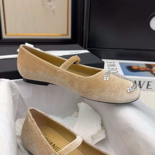 MARY JANE SHOES IN SAND BROWN VELVET WITH CRYSTALS LOGO