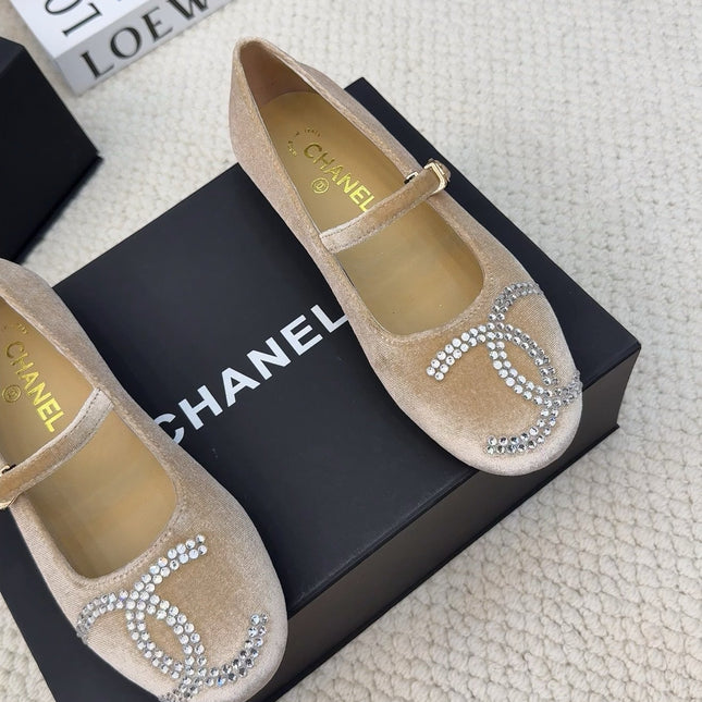 MARY JANE SHOES IN SAND BROWN VELVET WITH CRYSTALS LOGO
