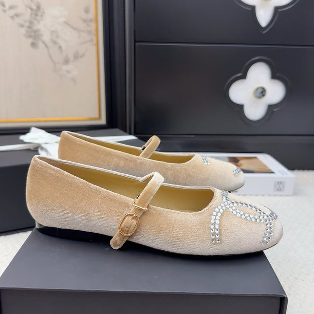 MARY JANE SHOES IN SAND BROWN VELVET WITH CRYSTALS LOGO