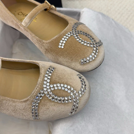 MARY JANE SHOES IN SAND BROWN VELVET WITH CRYSTALS LOGO
