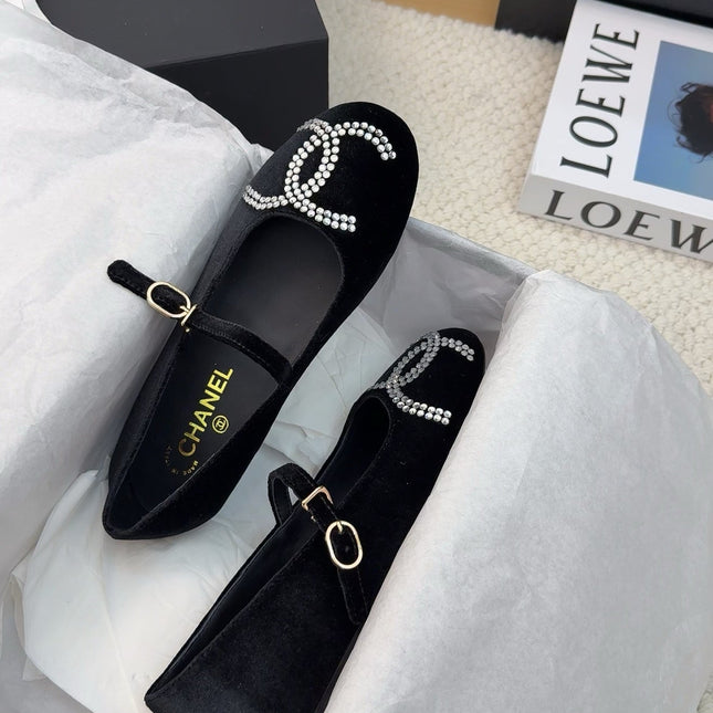 MARY JANE SHOES IN BLACK VELVET WITH CRYSTALS LOGO