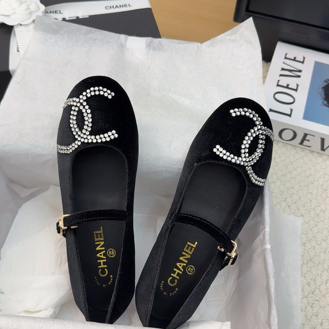 MARY JANE SHOES IN BLACK VELVET WITH CRYSTALS LOGO