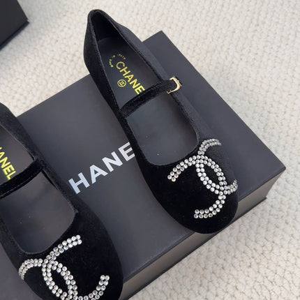 MARY JANE SHOES IN BLACK VELVET WITH CRYSTALS LOGO
