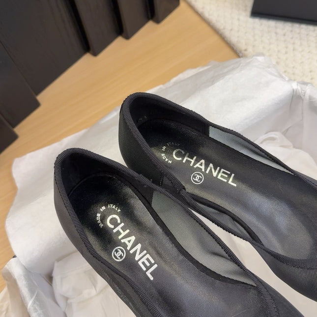 BALLET FLAT IN BLACK FABRIC AND MESH WITH CRYSTALS