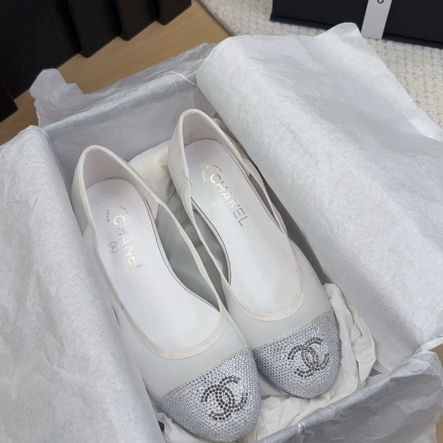BALLET FLAT IN WHITE FABRIC AND MESH WITH CRYSTALS