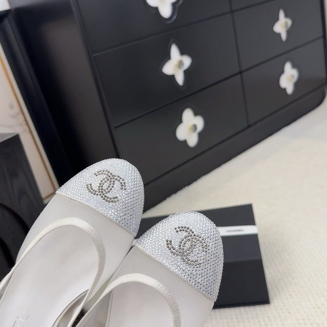 BALLET FLAT IN WHITE FABRIC AND MESH WITH CRYSTALS