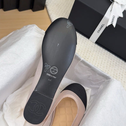 BALLET FLAT IN BLACK FABRIC AND PASTEL PINK MESH