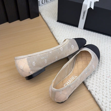 BALLET FLAT IN BLACK FABRIC AND WHITE MESH