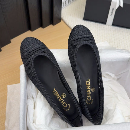 BALLERINAS IN BLACK RAFFIA