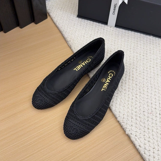 BALLERINAS IN BLACK RAFFIA