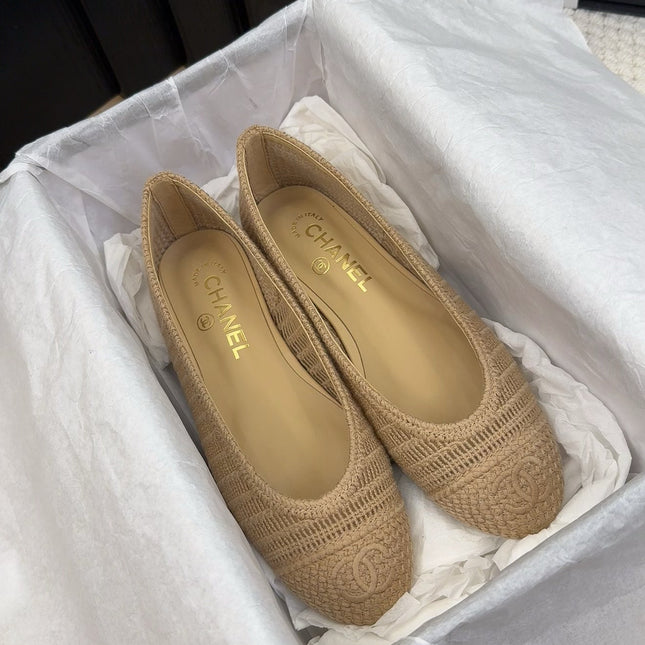 BALLERINAS IN PEANUT BROWN RAFFIA
