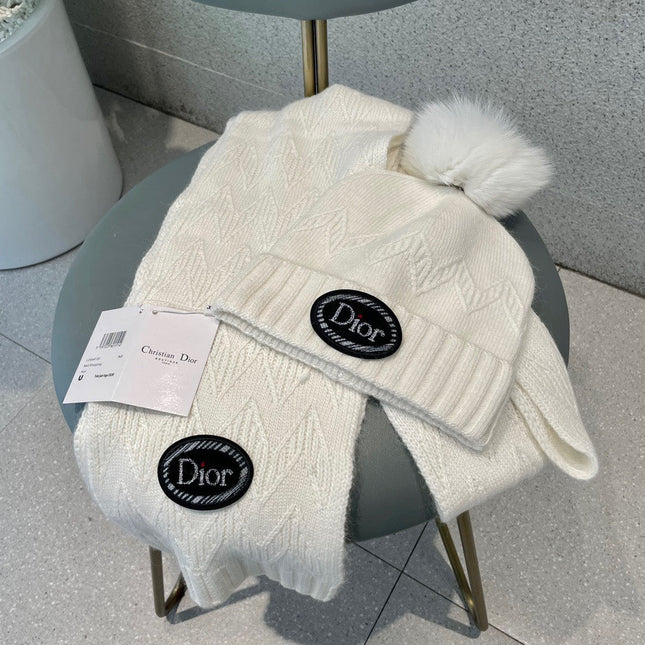 SET KNITTED SCARF AND HAT IN WHITE WOOL AND FOX FUR 434630