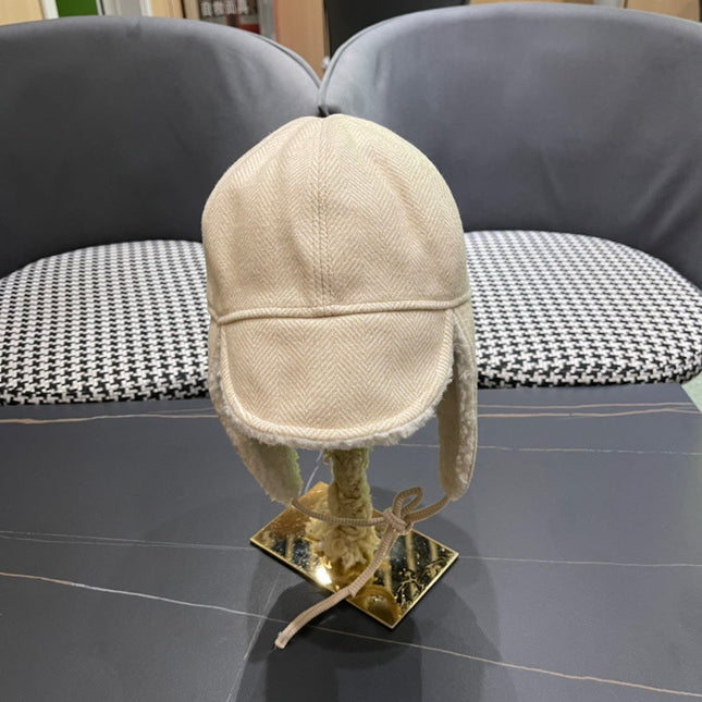 KNITTED TRAPPER HAT IN BEIGE WOOL 439524