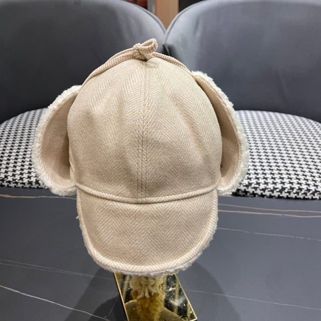 KNITTED TRAPPER HAT IN BEIGE WOOL 439524