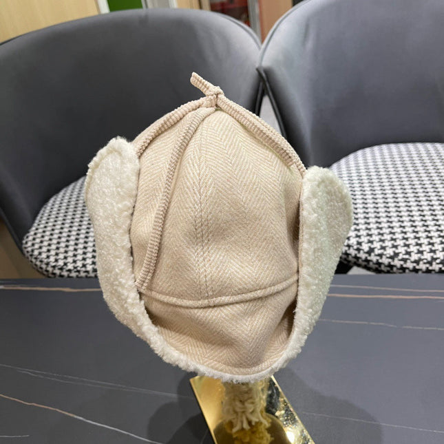 KNITTED TRAPPER HAT IN BEIGE WOOL 439524