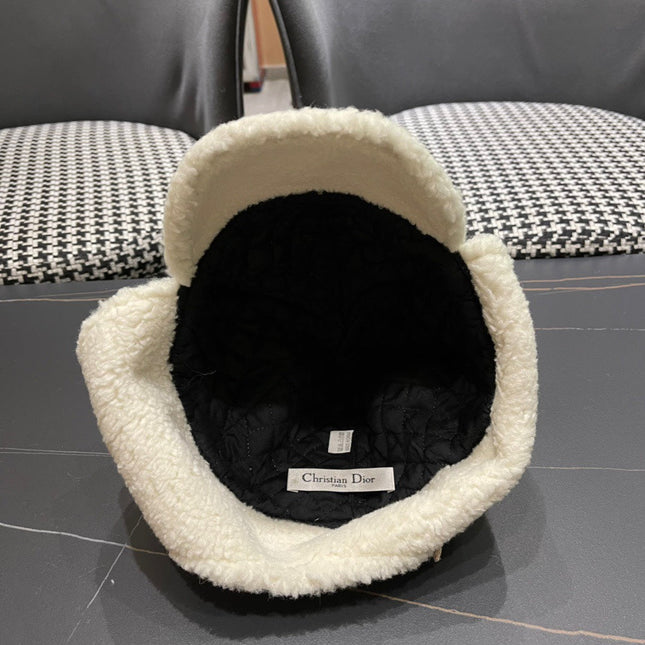 KNITTED TRAPPER HAT IN BEIGE WOOL 439524